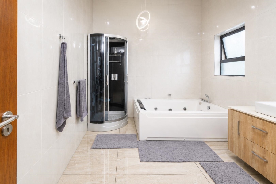 5 Bedroom Property for Sale in Xanadu Eco Park North West